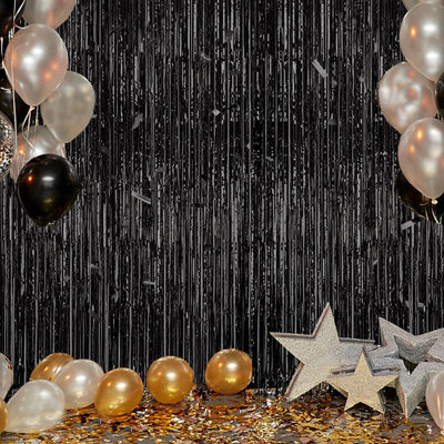4 pièces de fond noir avec des guirlandes de Noël, des banderoles et des franges décoratives en forme d'anniversaire