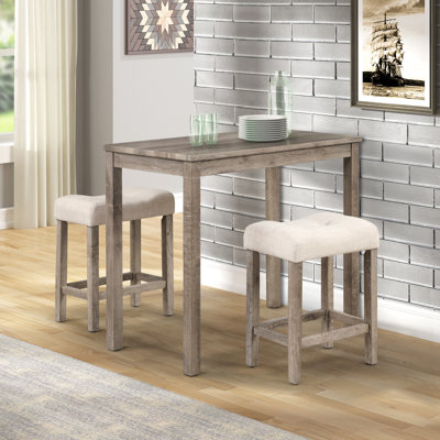 Table à manger en bois taupe à hauteur de comptoir - 3 pièces. Table avec matériaux en bois d'hévéa. 2 tabourets à boutons et repose-pieds en mousse épaisse et 3 pieds solides