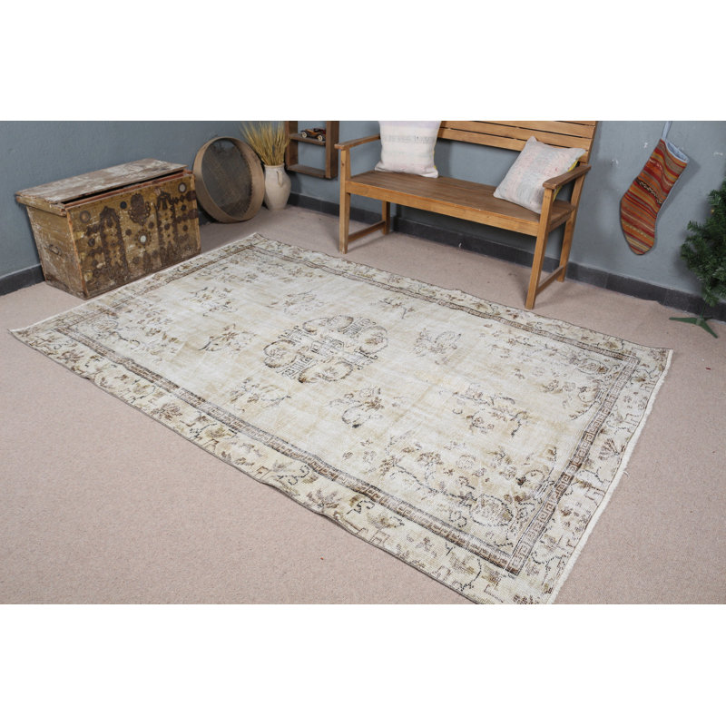 Tapis tissé à la main de style traditionnel avec motif floral beige et brun parfait pour un décor unique