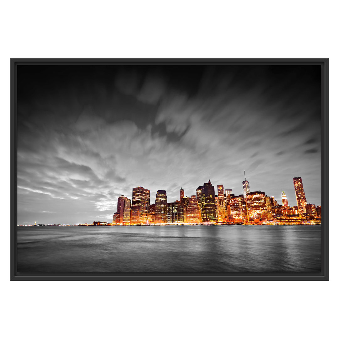 Gerahmtes Wandbild Skyline von New York bei Nacht