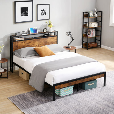 Cadre de lit moderne pour chambre à coucher, chambre d'amis, lit plateforme moderne en métal avec tête et pied de lit en bois