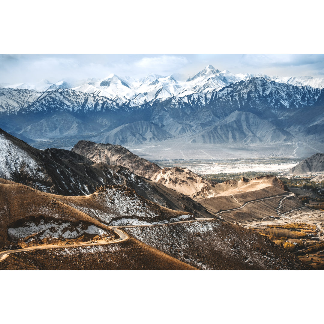 Landschaft der Schneeberge von Yumi Mini - Druck auf Leinwand ohne Rahmen