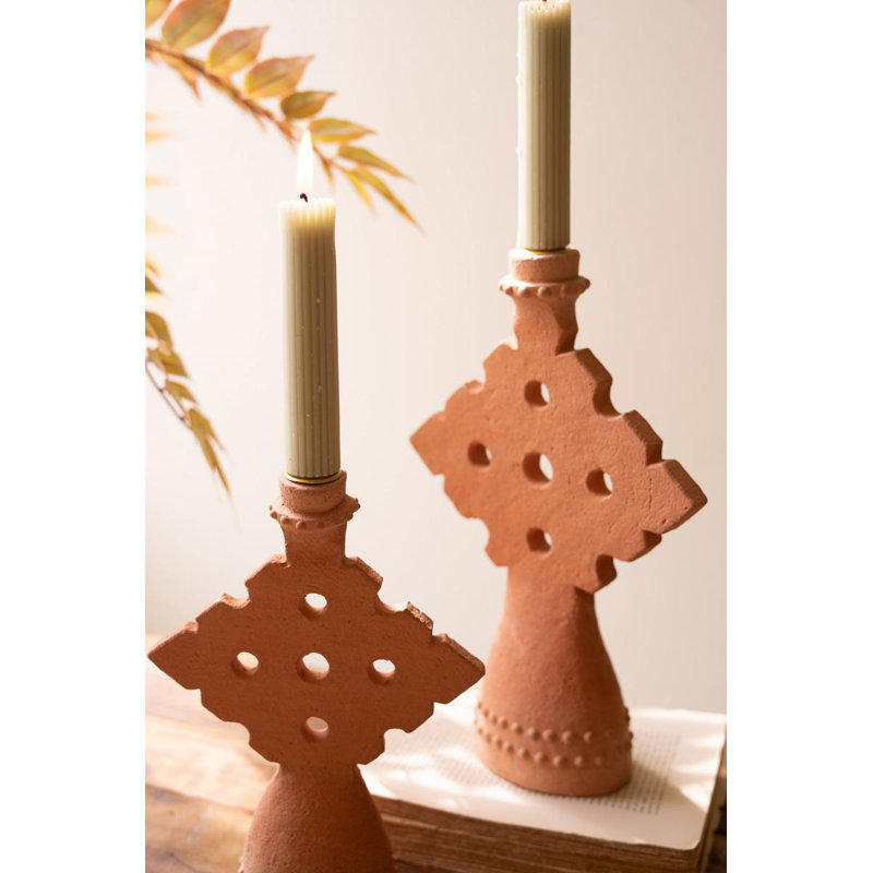 Ensemble de deux porte-bougies coniques en terre cuite