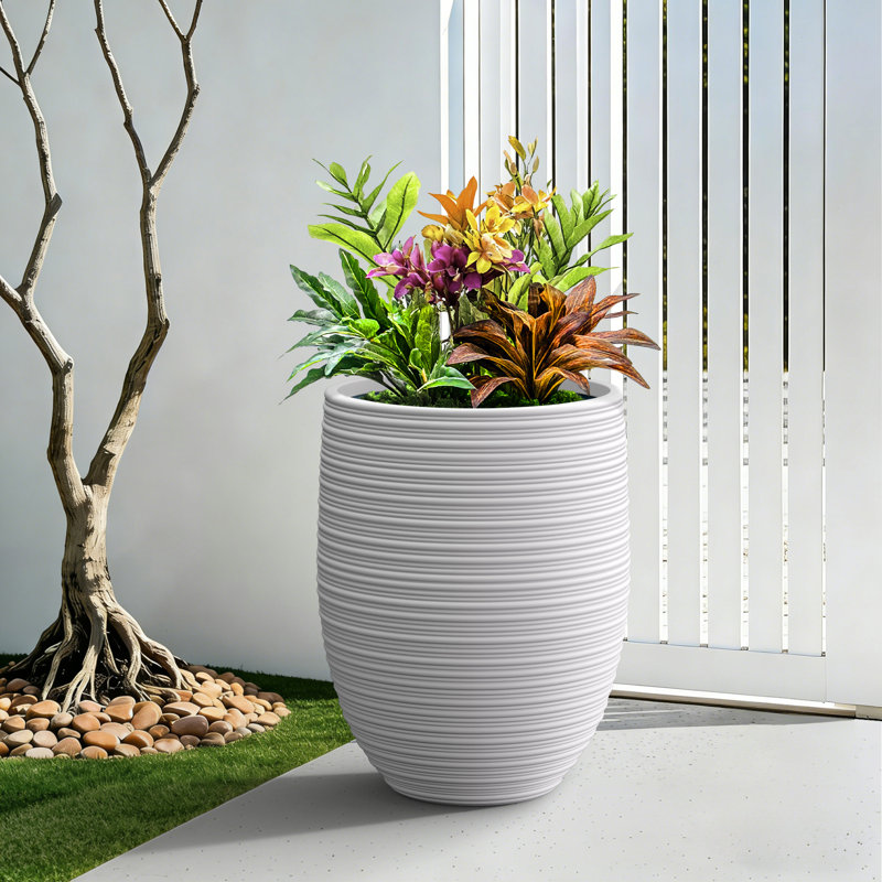 Grand pot à fleurs rond 17 po en béton blanc (intérieur amélioré) avec trous de drainage, Muted Teal (Upgraded Interior)