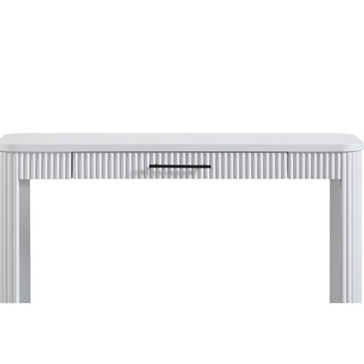 Bureau d'écriture blanc