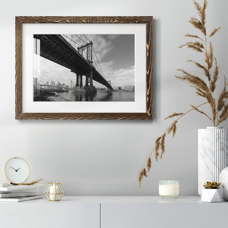 Pont de Manhattan, Noyer, H 18 po x l 26 po x P 1,5 po
