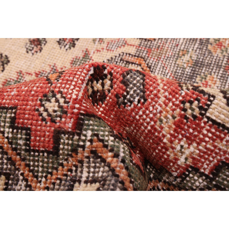 Tapis rouge Antalya 4 pi 8 po x 6 pi 8 po