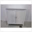 Armoire de rangement blanche à double porte, armoire de rangement autoportante moderne Mid-Century, armoire de rangement de salle de bain avec boutons argentés pour le salon, la cuisine, la salle de bain, le couloir