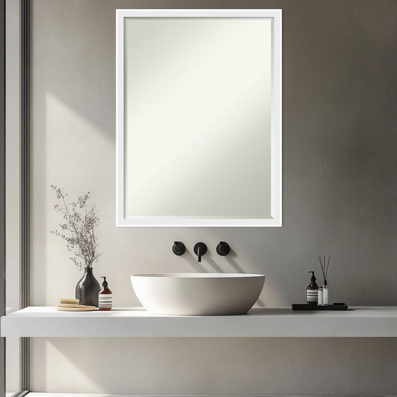 Miroir de salle de bain mural incliné demi-biseauté en bois Incline, Blanc