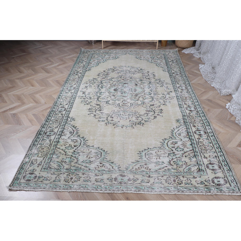 Tapis turc Oushak fait à la main de style médaillon frappant qui orne n'importe quel espace de salon