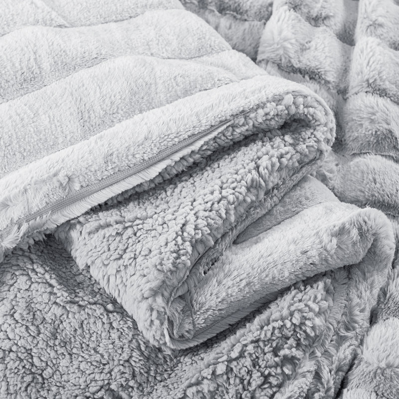 Jeté Super Mink, Duvet gris, L 118 po x L 95 po