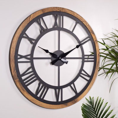 Horloge murale élégante en métal, 31,5 po de diamètre, finition noire et chêne | Fabrication 100% métal, épaisseur de 0,06 po | Mécanisme silencieux, nécessite 1 pile AA (non incluse) | Parfait pour la décoration de la maison ou du bureau, desig