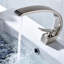 Robinet de lavabo de salle de bain contemporain en nickel brossé - monotrou fixé au comptoir avec forme géométrique et valve de remplissage en céramique-123053139