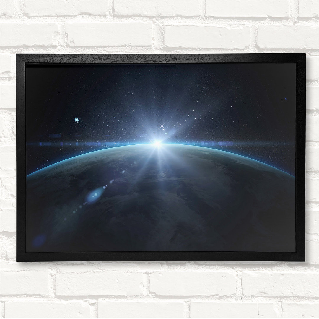 Sun Glow Earth - Closed Corner Frame Kunstdruck auf Holz