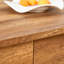 Table basse élégante avec deux tiroirs | surface en MDF et côtés en verre trempé | conception simple | excellente fonction de rangement