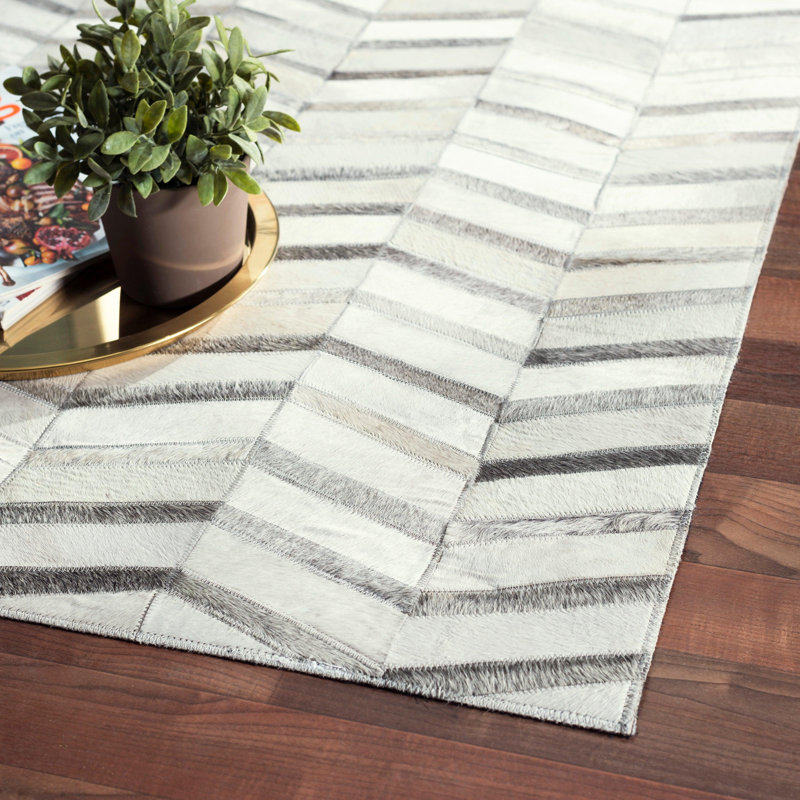 5'X8' Chevron Area Rug in Silver