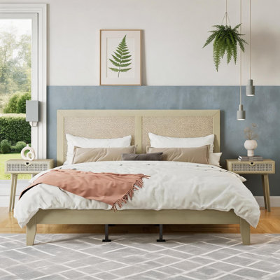 Pour un usage quotidien dans la chambre à coucher, lit plateforme en bois massif d'inspiration Mid-Century en bois massif de rotin de très grande taille californien