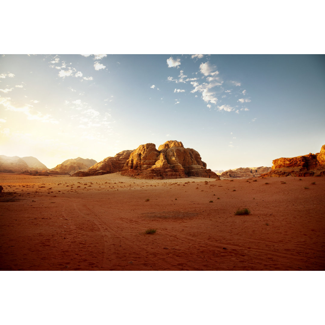 Jordanisches Dessert bei Sonnenaufgang von Vintagerobot - Drucken