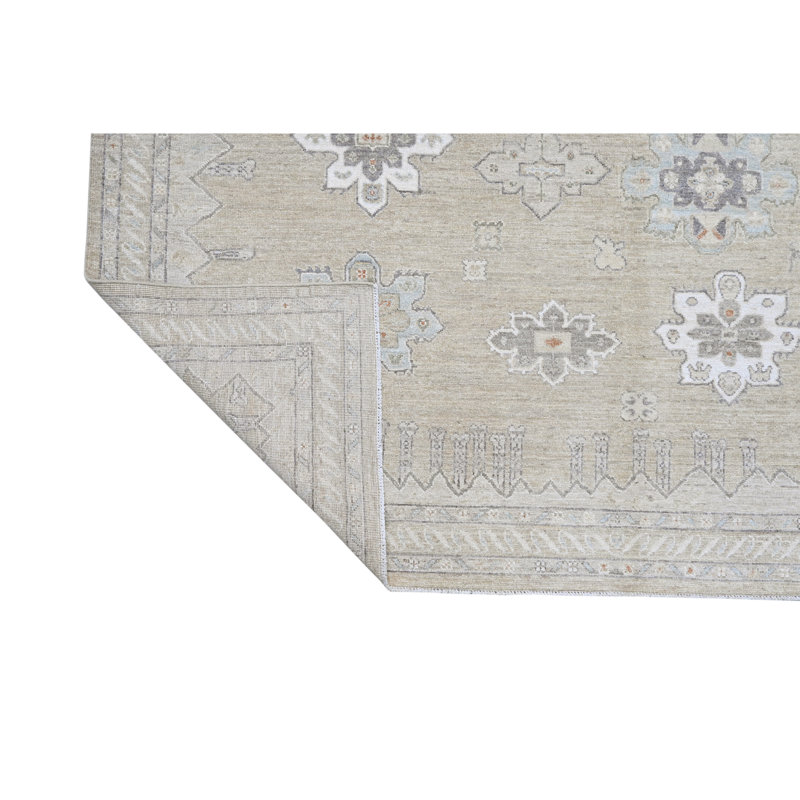 Tapis unique beige / ivoire 8 pi 1 po x 9 pi 9 po