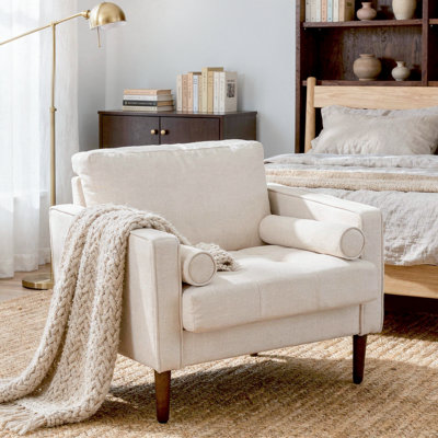 Fauteuil club capitonné à accoudoirs carrés en velours côtelé avec 2 coussins Iliana