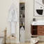 Armoire de rangement moderne et mince avec tablettes réglables et rangement dissimulé