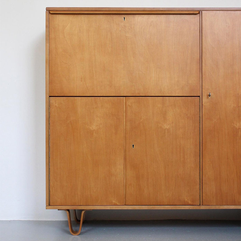 Buffet simple de style nordique moderne