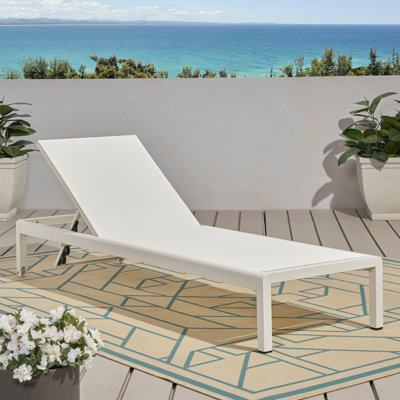 Chaise longue d'extérieur avec structure en aluminium durable réglable à 5 niveaux et filet en polyester enduit de PVC