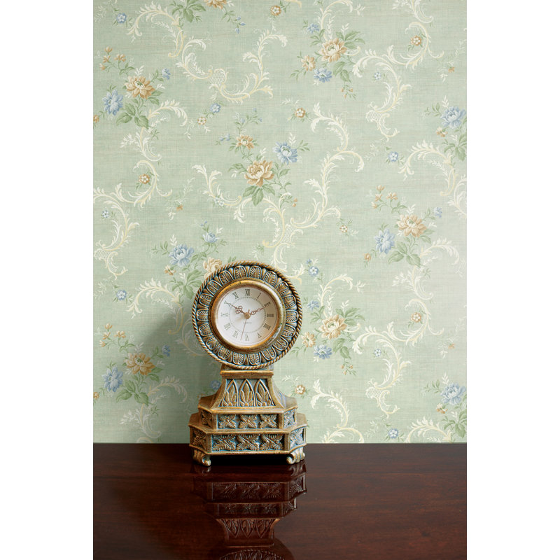 Rouleau de papier peint à volutes florales L 33 pi x l 20,5 po Fyfe, Bleu ciel / chatoiement doré