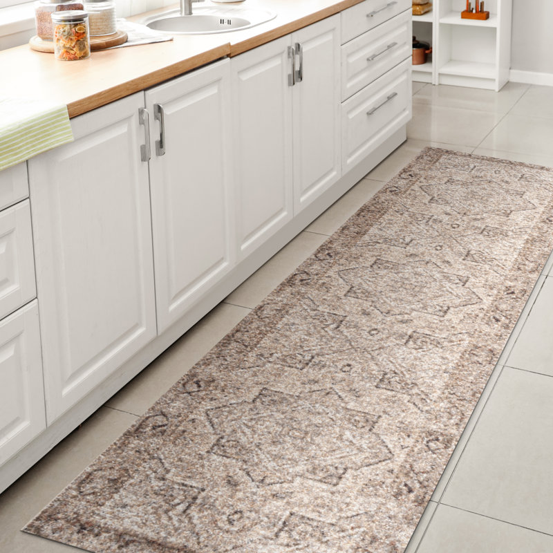 Lynnann Vintage Native American Medallion Machine-Washable Cream/Brown Rug, Runner 2' x 7'10"