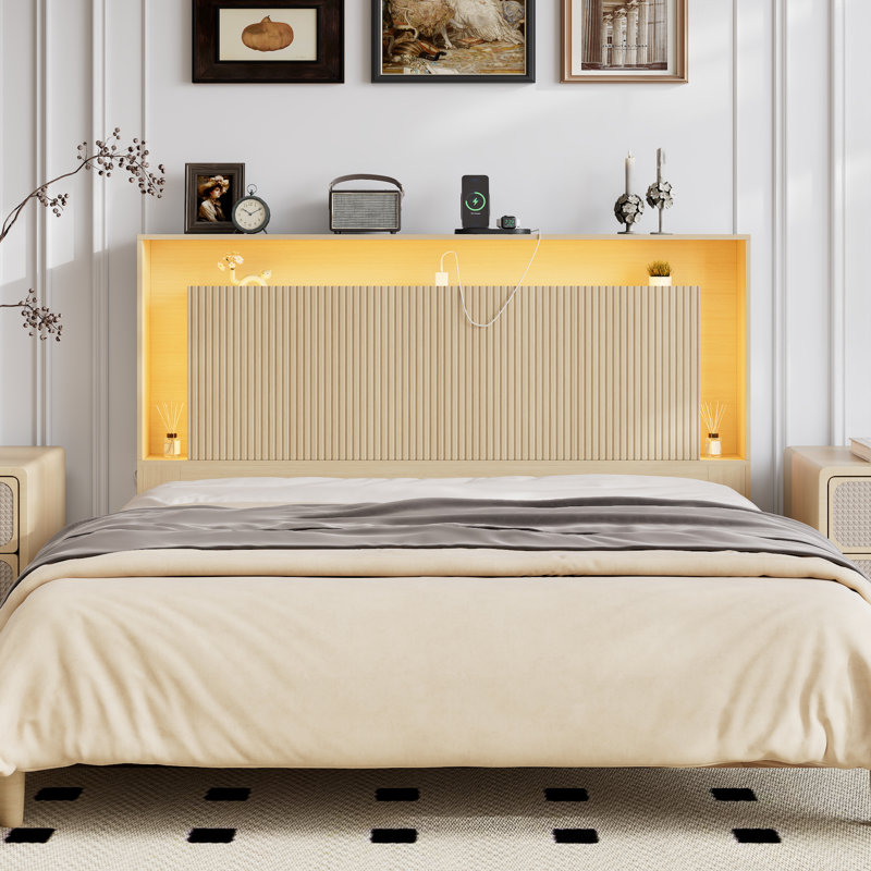 Tête de lit grand avec rangement, tête de lit cannelée large de 64,6 po avec station de charge et lumières DEL, têtes de lit en bois modernes pour la chambre à coucher, naturel