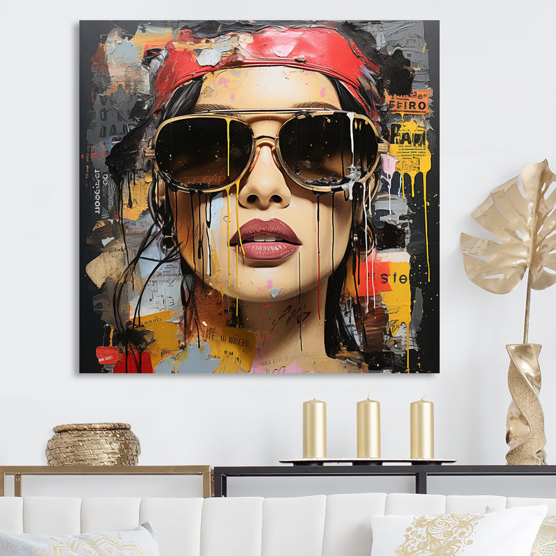«Red Grunge Woman Collage IV», art mural Pop, Toile tendue, H 36 po x l 36 po x P 1,5 po