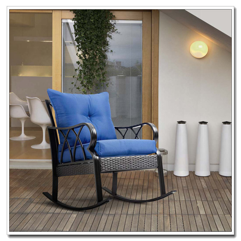 Chaise berçante d'extérieur en osier et rotin