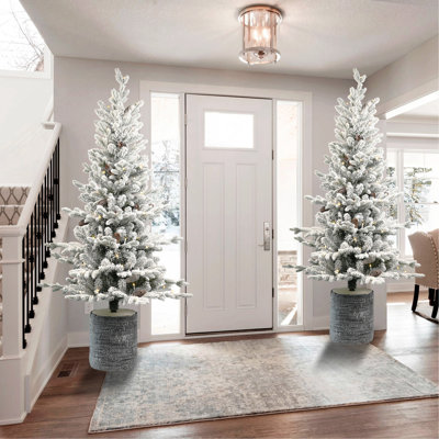 Arbre de Noël floqué de 6,5 pi avec base en pot, 350 lumières DEL blanc chaud, 1386 pointes, branches en PE + PVC avec 31 pommes de pin - petit arbre de fêtes pré-éclairé pour la table, l'entrée ou la décoration intérieure