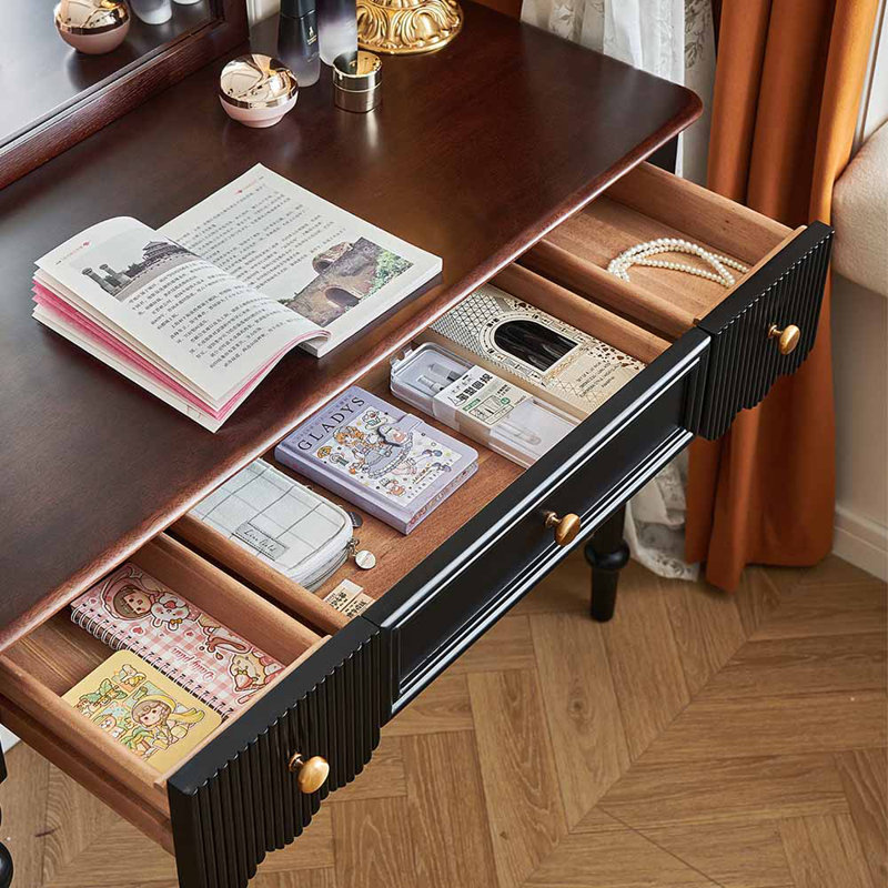 Petit bureau et chaise de style français