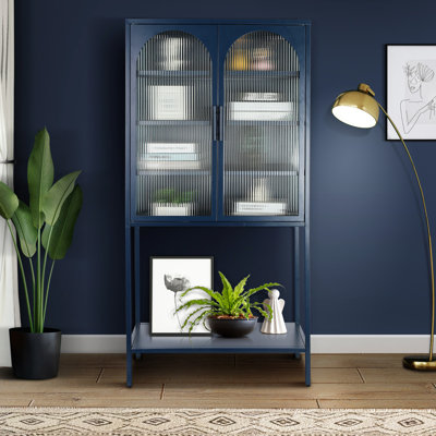 Grande armoire de rangement en verre trempé Lyndah avec tablettes réglables et tablette inférieure