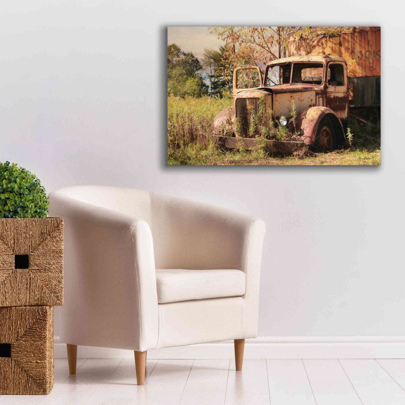 «Old Yellow Truck» par Lori Deiter, art mural sur toile, H 26 po x l 40 po x P 1,5 po