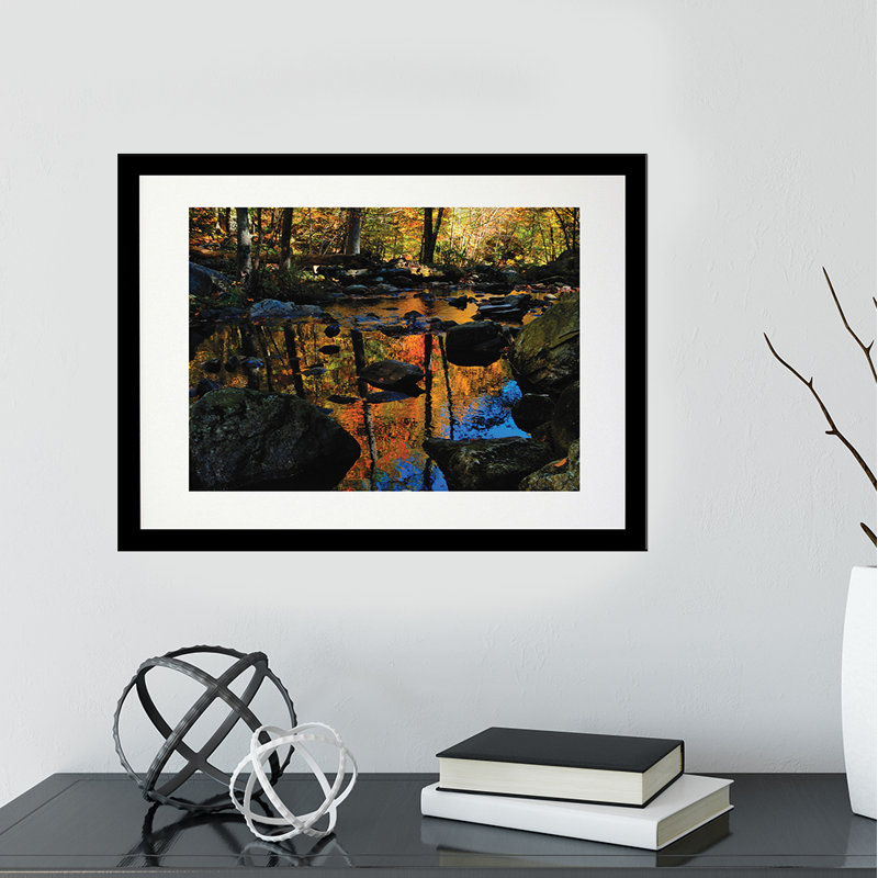 «Brook Fall Reflection» par Joseph Elliot - reproduction de photo, Papier encadré noir, Blanc