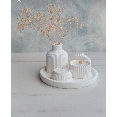 Élégante bougie - 100% béton avec 100% de cire de soja, comprend un plateau (7,1 x 7,1 po), un vase (3,7 x 2,8 po), une grande bougie chauffe-plat (3,5 x 3,5 po / 2,7 oz liq.), Une petite bougie chauffe-plat (1,2 x 2,4 po) 1,4 oz liq.) | Parfum vanille et ambre, temps de combustion de 20 à 22 heures, parfait pour la décoration intérieure