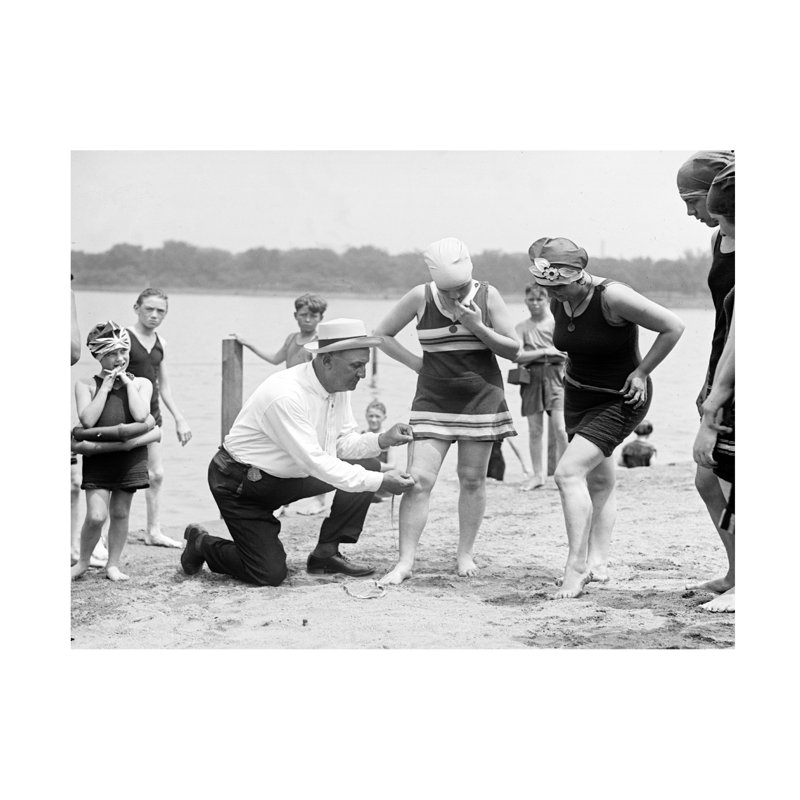 Art photographique américain sur toile mesurant les maillots de bain, vers 1922, H 35 po x l 47 po
