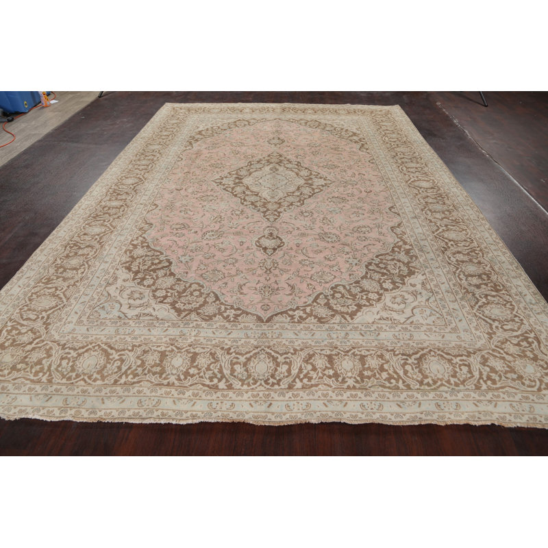 Tapis décoratif en laine de conception unique noué à la main des années 1960 Kashan beige/rose 8 pi x 11 pi 3 po