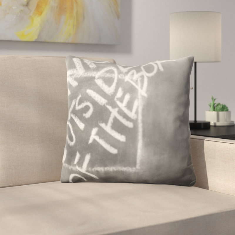 Coussin de la formule à l’extérieur de la boîte Kutz