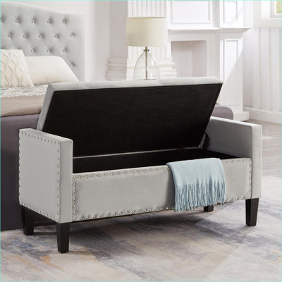  Banc de rangement capitonné en velours gris avec boutons capitonnés et garniture cloutée avec accoudoirs pour le salon du salon