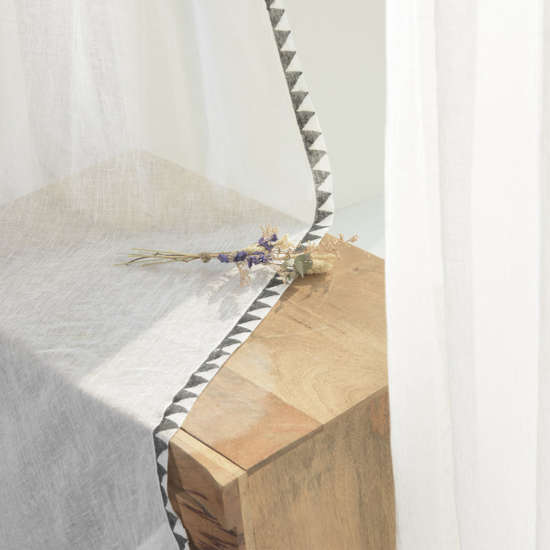 Panneau de rideau simple occultant avec passe-tringle en voile