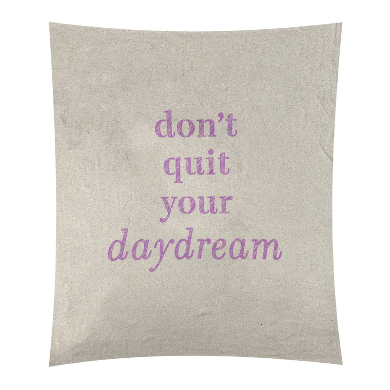 Polyester à la main ne pas quitter votre tapisserie daydream quote, H 80 po x l 68 po, Blanc / violet