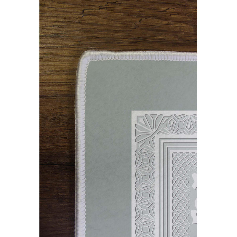 Tapis vert en polyester tissé à la machine Delmar, Rectangle 1 pi 8 po x 2 pi 7 po