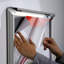 Cadre pour affiche M&T Affiche 22 x 28 Fancy Snap - Support mural en aluminium argenté Affichage à changement rapide pour les menus, les photos, le bureau, la vente au détail et les affaires-802305633-802305646
