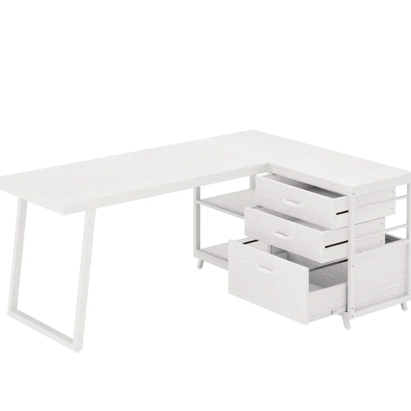 Bureau multifonctionnel blanc en forme de L pour optimiser l'espace. Il comprend 2 petits tiroirs, 1 grand tiroir, des tablettes ouvertes, un plateau en panneaux de particules et des pattes réglables. Parfait pour un bureau à domicile ou un espace de travail.