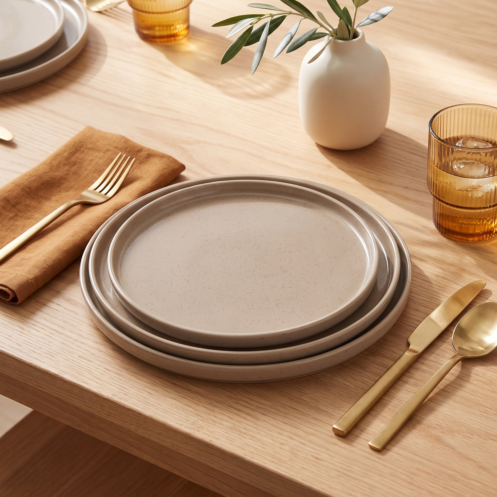 Esten 10" Dinner Plate, Brown