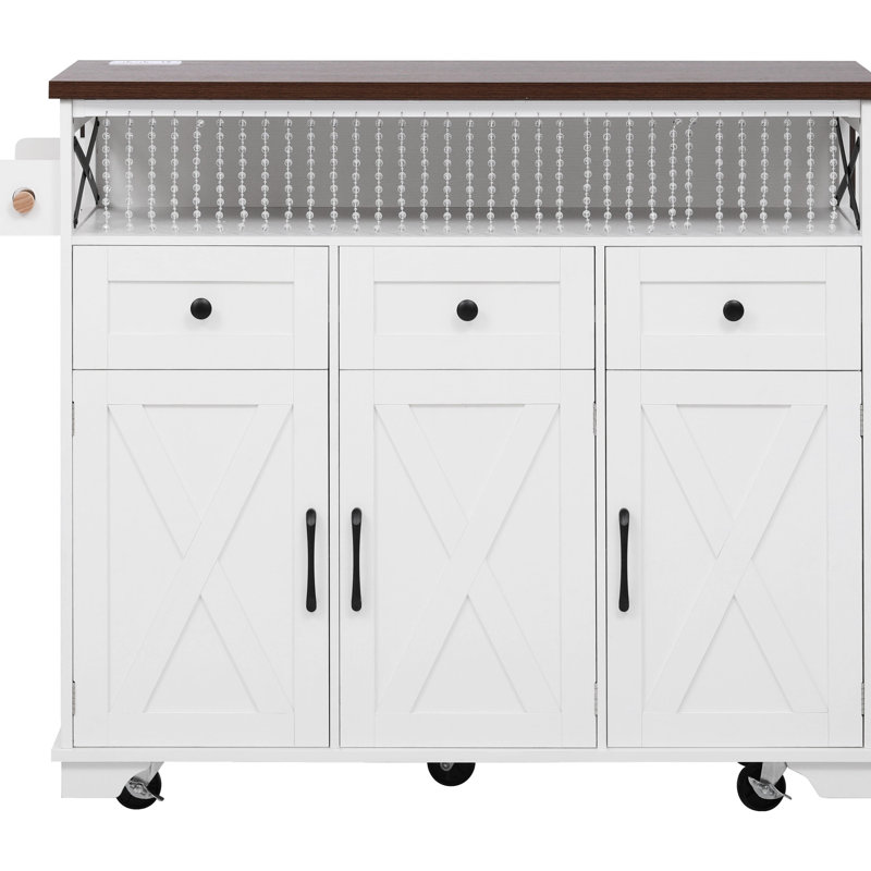 Îlot de cuisine de 46,5 po en blanc avec décoration drapée perlée, prise de courant, 3 tiroirs, portes, tablettes réglables, abattant avec perles blanches, ports de charge, armoires de porte, rallonge, fer à repasser