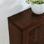Buffet Mid-Century en rotin de style Mid-Century Libbie avec 2 trous de sortie, idéal pour un rangement polyvalent et un design élégant dans n'importe quelle pièce-128514902